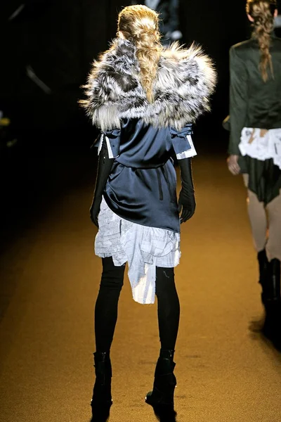 Look 50